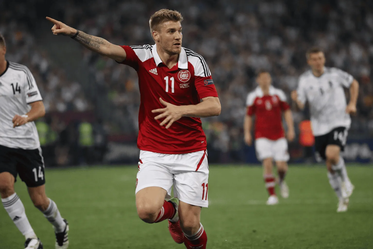 Antes-del-escandalo-Nicklas-Bendtner-era-una-promesa-brillante.-Nacio-en-Copenhague-en-1988.-Desde-joven-destaco-por-su-fisico-y-talento