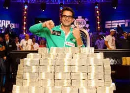 En 2012, un torneo con una entrada de un millón de dólares cambió la historia del póker. El ganador fue Antonio Esfandiari. Aquella noche, en Las Vegas, se llevó más de 18 millones de dólares.