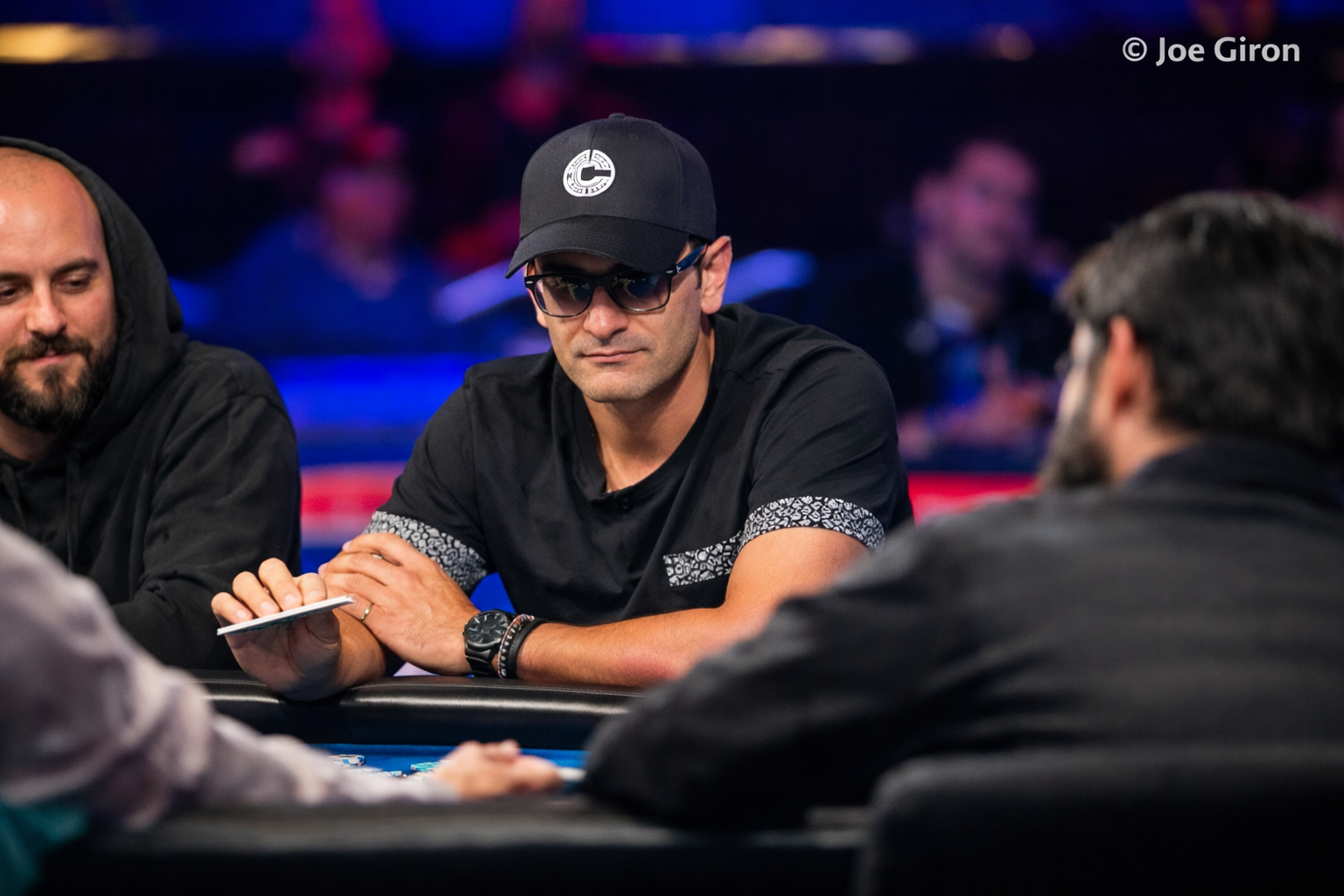 la historia de Antonio Esfandiari no comenzó en un casino. Empezó en Irán y continuó en California, lejos del lujo y las grandes apuestas